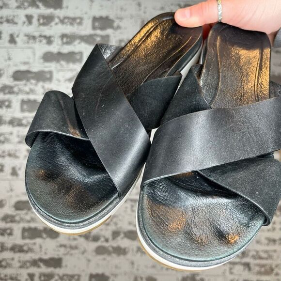 Ugg | women black platform leather sandals - Picture 6 of 8